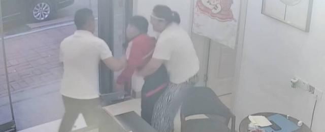 一命|“去医院就晚了!”11岁儿子被卡喉,宝妈2个“果断”救孩子一命