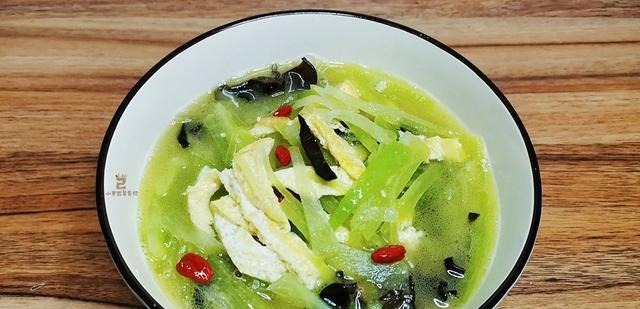 萝卜汤|炖萝卜汤,最忌直接加水,多加一步,萝卜不辣汤汁更香浓,真好喝