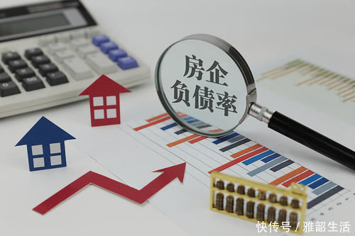 房价|房企“降价”投降，购房者观望，房价能降多少？两位大佬“交底”