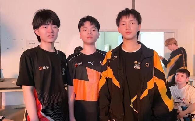 林教練最愛妖刀？跟狼隊首發(fā)玩五排，呂成林ID亮了