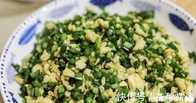 包韭菜鸡蛋饺子,别忘了加上一点“它”,饺子不出水,更香更美味