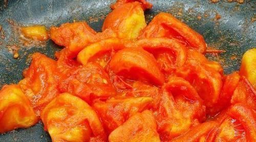 西红柿炒鸡蛋,下锅顺序千万不能错,否则鸡蛋不香,西红柿也不鲜