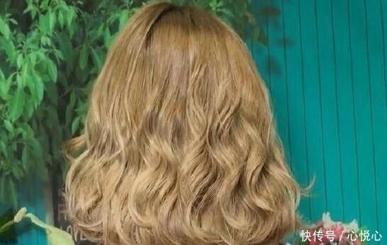 头发|头发太少的人,不建议留长发!剪短烫个蛋蛋卷,时尚还显女人味