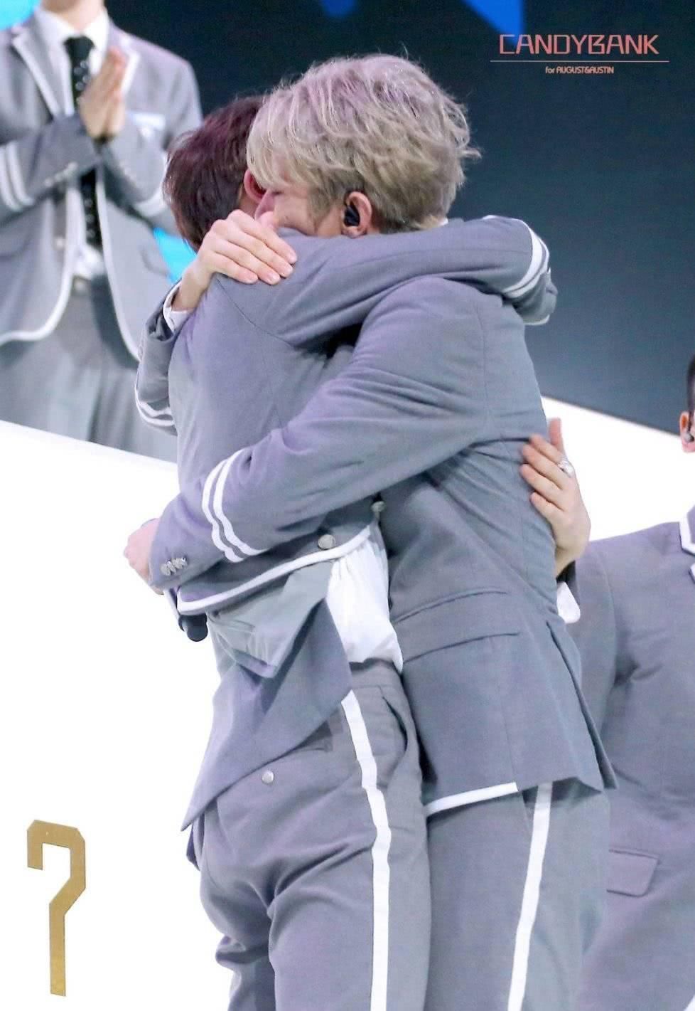 朱正廷 蔡徐坤朱正廷世纪拥抱,王子异小鬼出镜,NINEPERCENT女孩的狂欢