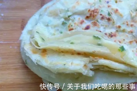 面粉|烙饼时,别只会冷水和面,大厨教你3个技巧,外酥里软层次多,香