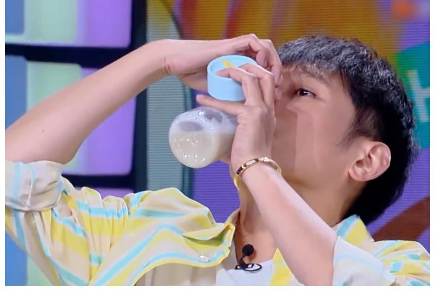 維嘉|《快本》豆汁懲罰有多狠？維嘉吳昕互相推搡，梁靖康喝完吐了