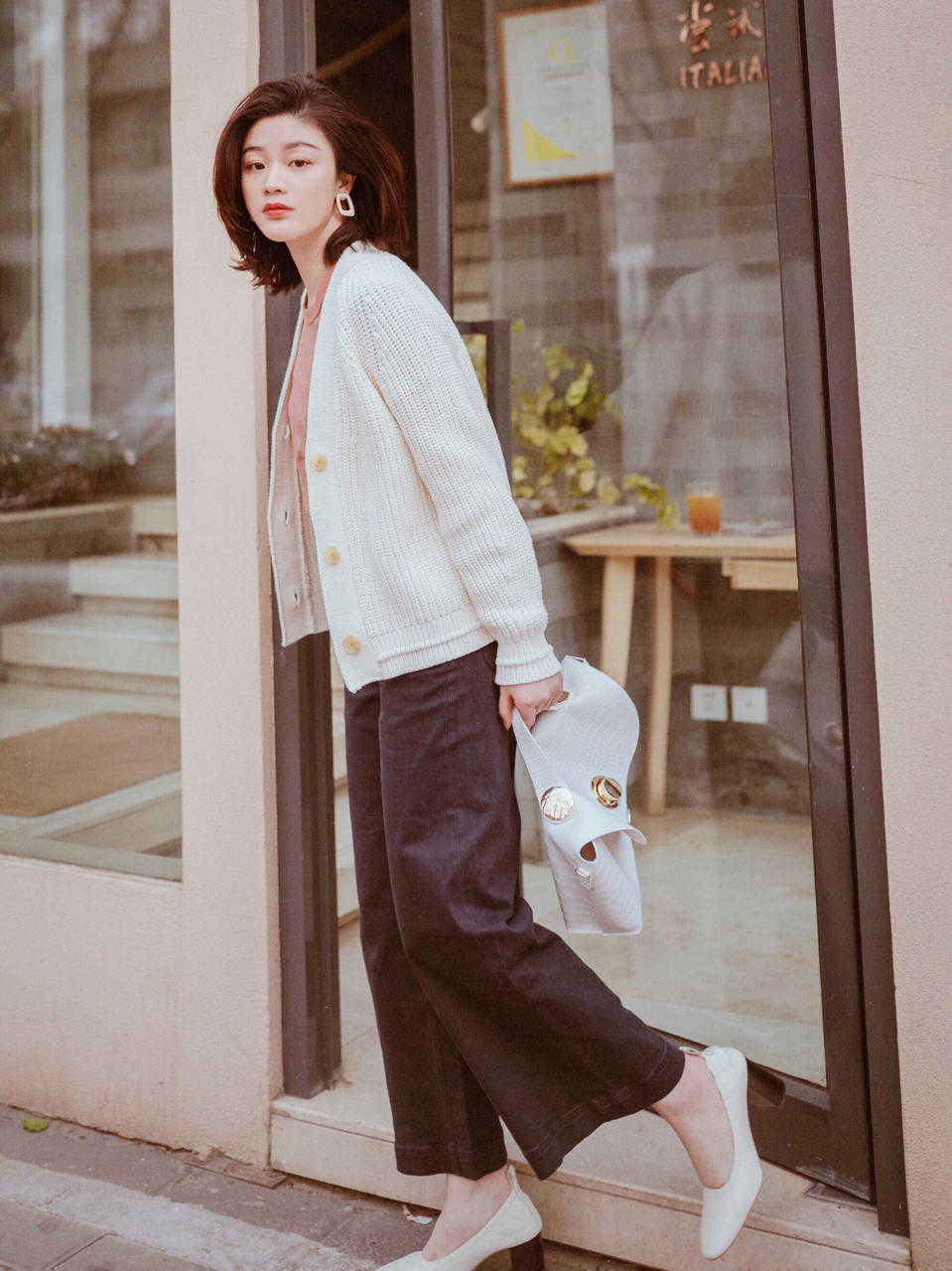 T恤|人人都有纯T恤,为何你穿这么土?秋天这样穿更时髦,主要是气质