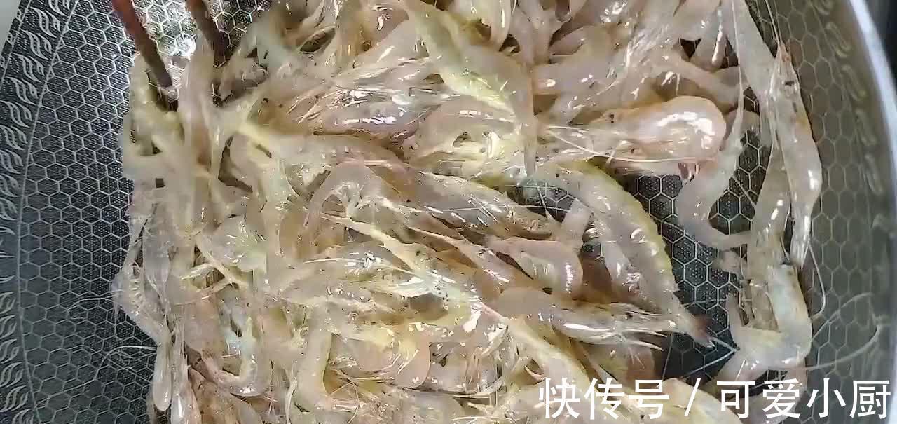 年夜菜之香辣小河虾,集香辣咸鲜脆嫩6种特性,做法简单营养丰富