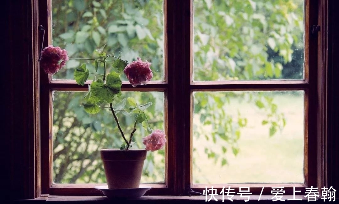 中二联&24首关于窗外的诗词:帘开三尺对流光,夕晦朝明清味长