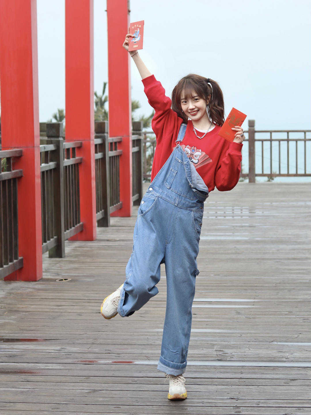 优雅|穿来穿去,还是“阔腿裤”舒适日常,搭配白色上衣,优雅又精致