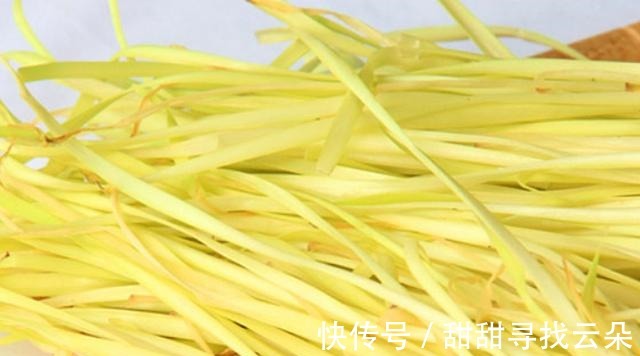 韭黄|简单好吃的韭黄炒鸡蛋，鲜嫩入味，烹饪简单，大人小孩都爱吃！