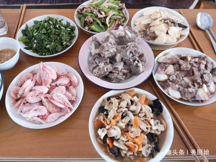 小叔子第一次带女友回家过年,嫂子做一桌好菜来招待,看看丰盛吗