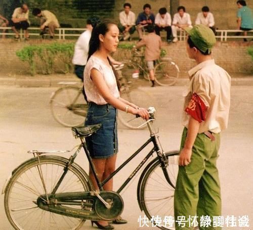 老照片 老照片:80年代的时尚“女神”们,她们的打扮比现在人还要时髦