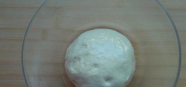 炸糖糕时,开水烫面大错特错,教你这个做法,个个空心不破皮