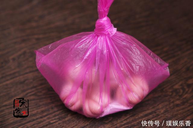 蒜蓉粉丝|大蒜买了没几天就发芽干瘪？学会这3种保存方法，放半年也新鲜