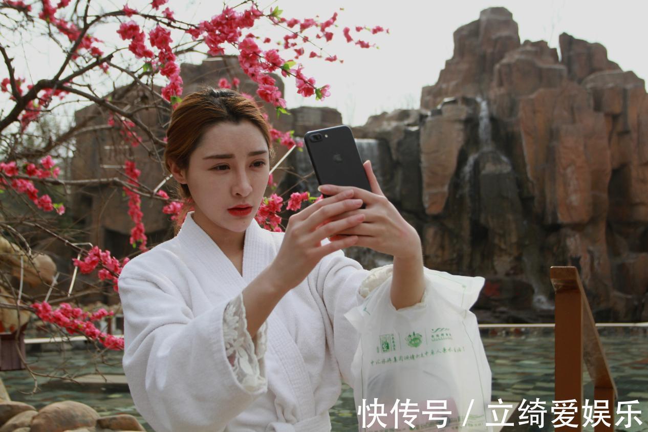 好奇心|开直播赚钱是不是这个时代最好的赚钱方式,凭什么可以火的这么快