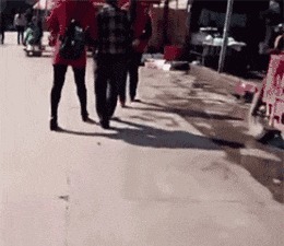 |搞笑GIF：就这打法，生产队的骡子都没这样打过