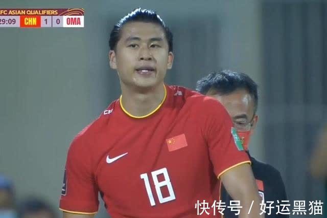 裁判|冲突!国足忍无可忍,16分钟遭3次恶意踩踏,裁判太纵容对方了