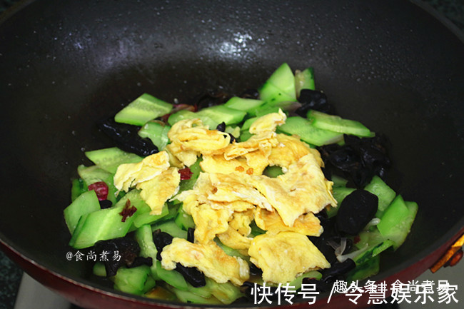 肌肤|此菜，我家每周吃两顿，雷打不动，营养水分足，低脂美容嫩肌肤