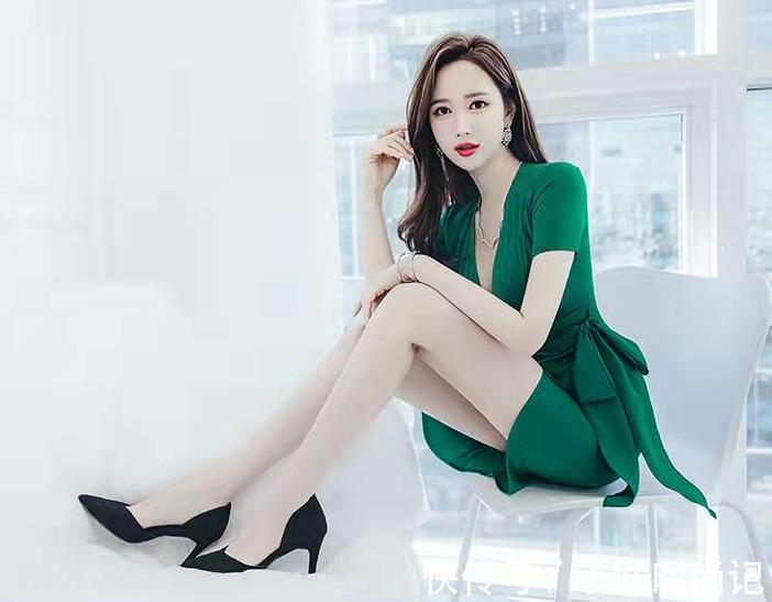 穿搭 短款气质打底连衣裙,显瘦修身的内搭绿色包臀裙穿搭分享