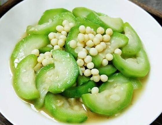 丝瓜和它一起炒,鲜甜美味,清热消暑还美白,做一盘几下就没了