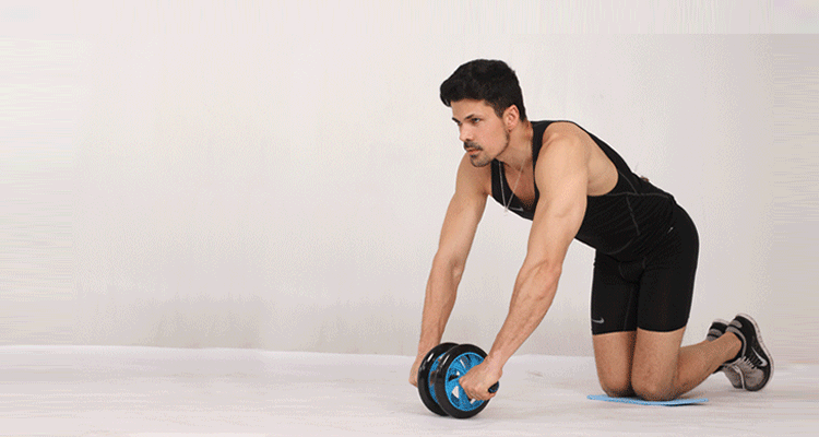 训练|健腹轮作为经典的腹部训练工具,坚持练习能否练出腹肌?