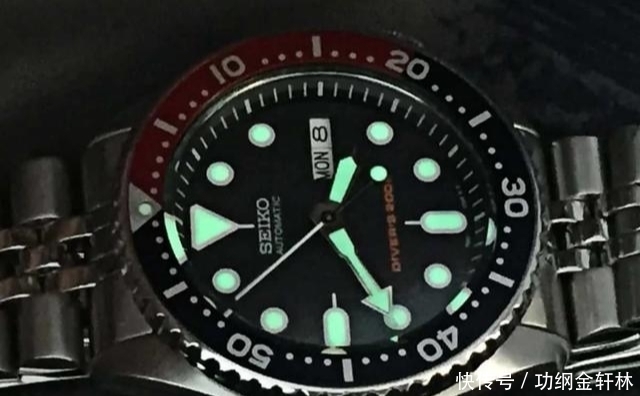 着巨大|运动表和潜水表之间有何区别?