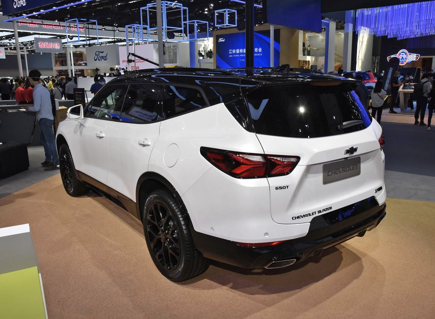 心中所想 的优雅suv 雪佛兰开拓者白夜版 基于普通版本打造 乐惠车