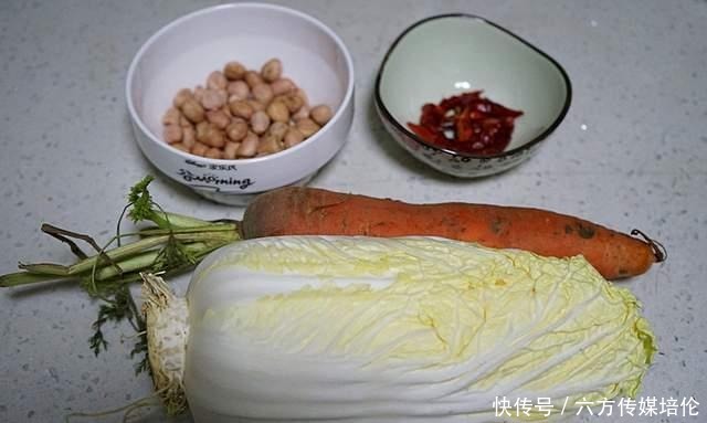 一道简单的小拌菜:凉拌白菜丝,做法简单,但味道爽口