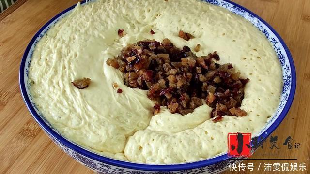 做成|小米加上一袋牛奶,做成小米糕,养胃易消化,暄软香甜,真好吃