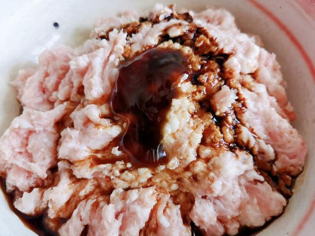 做饺子馅,放调料顺序是关键,第一步就做错,难怪饺子不鲜也不香