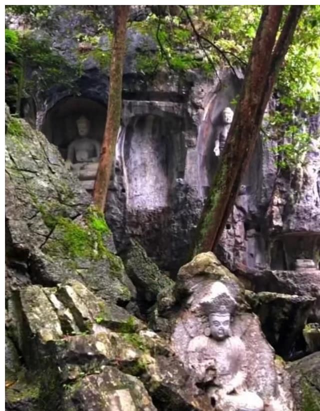  飞来峰|独特的飞来峰景区，吸引各地游客到此观赏