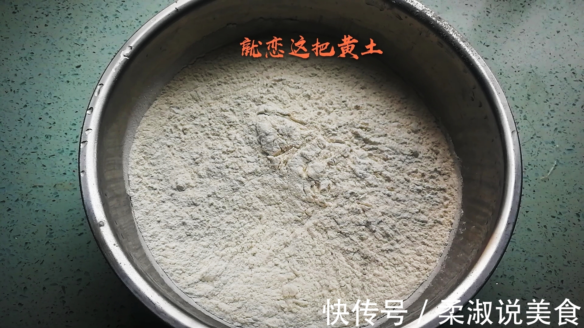 教你在家自制炸油饼，酥软可口，放凉也不硬，家人吃安全放心