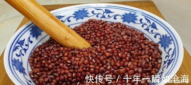 创意|1斤红豆，3勺面粉，擀一擀烙一烙，做出创意烧饼，比面包香甜好吃！