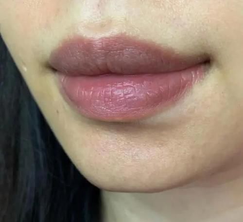 长期涂口红的女生，嘴巴这5个问题很明显，中两个就该注意了！