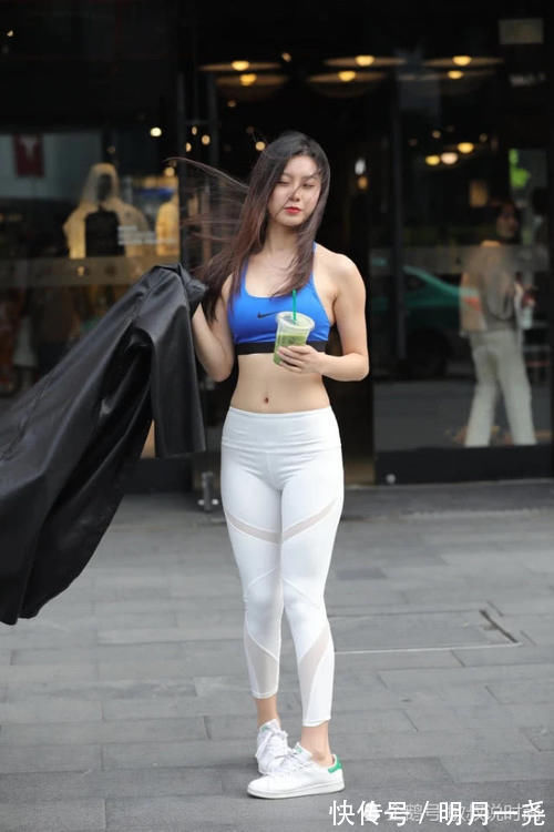 紧身裤|讲真,身材不需要太好,穿瑜伽裤就有“健美冠军”感