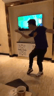 |搞笑GIF:下雪天不要乱走,因为随时可能直接消失不见