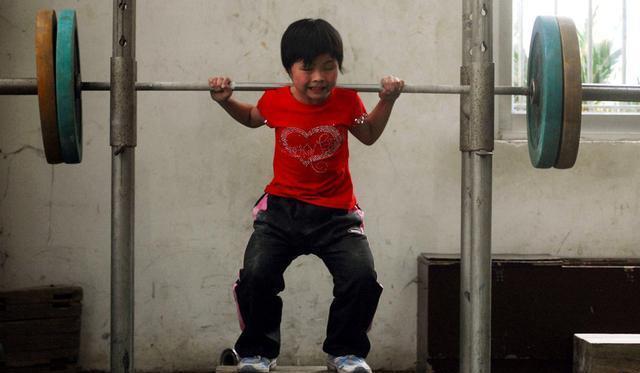 夫妻两人|只要锻炼就能长高吗？高强度的运动反而适得其反