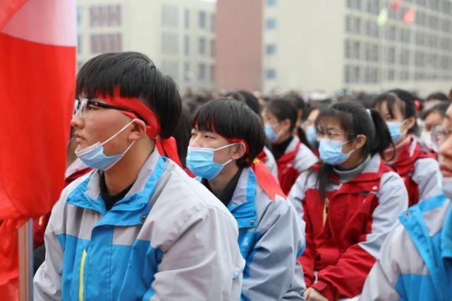 震撼！七千多人共同见证华中师范大学附属息县高级中学这一历史性时刻