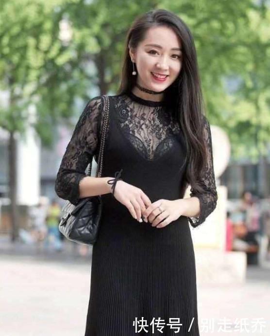 设计|路人街拍,“短裤+T恤”已过时,今年流行“波点裙”,好精致