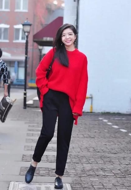 秋冬，如何把“基础色”毛衣穿出时髦？跟博主这样穿，高级又气质