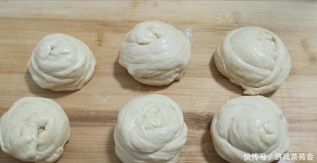 爱吃发面烙饼的收藏了,试试这样做,非常好吃,我家一周吃好几次!