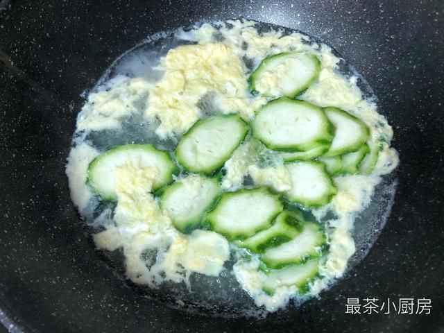 宁愿不吃肉也要多喝这汤，春天这汤最养人，每天一碗，补钙猛长