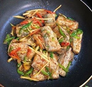  冰箱里有带鱼，送您美味的家常带鱼做法，试试吧