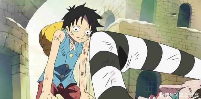 蓝色|盘点海贼王中路飞的十一套服装,第八套是女帝睡衣改的