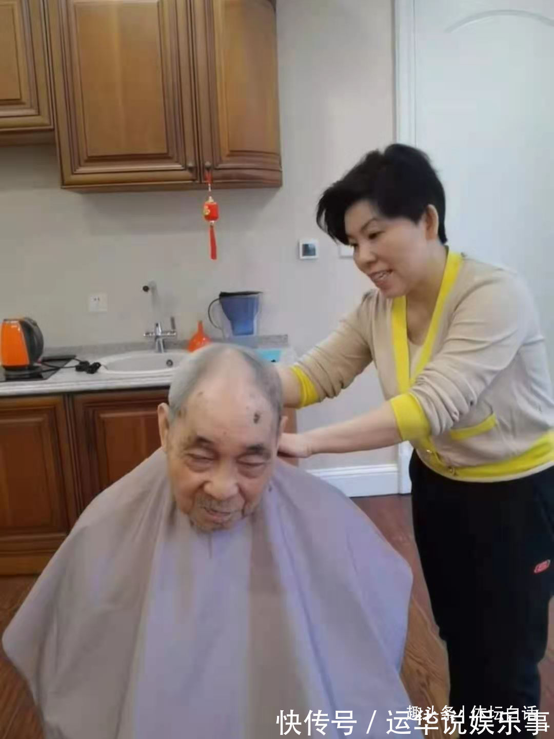 北京二队|邓亚萍母子花式打球!儿子身高已超过妈妈一头,14岁已获冠军