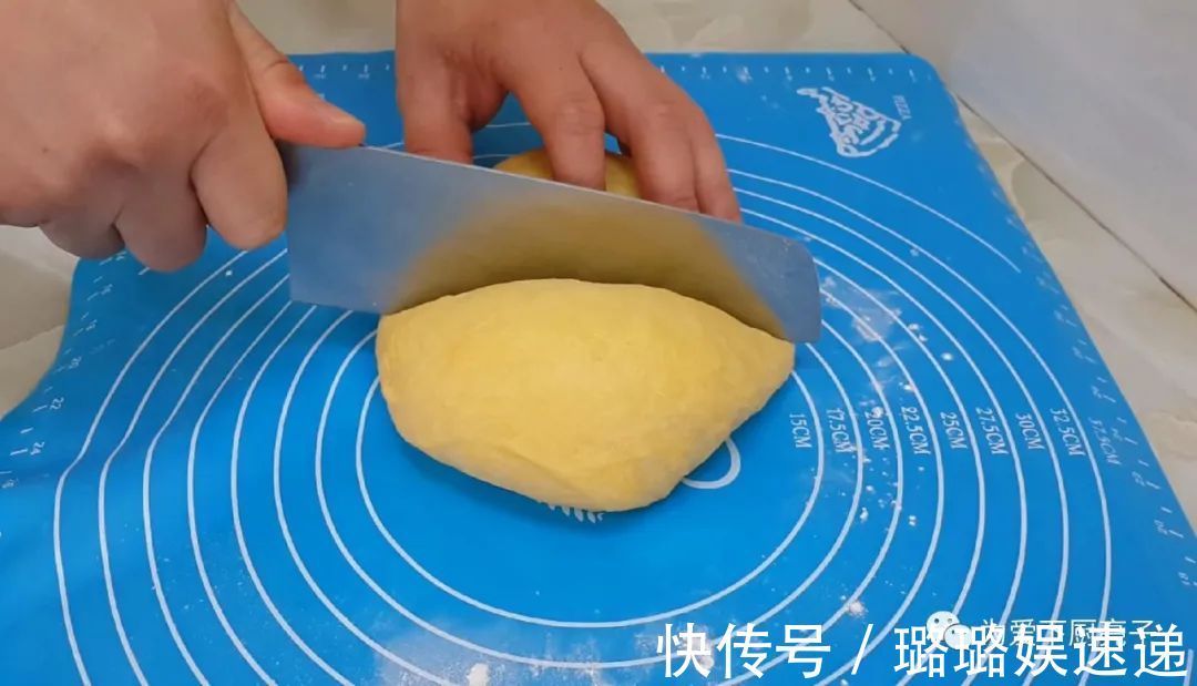 家常面包的做法，不用烤箱，不用揉出薄膜，零厨艺也能一次成功