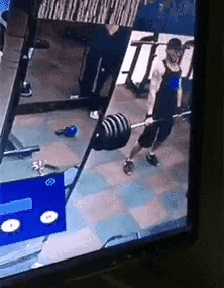 大重量|小哥拉起210KG杠铃后晕倒，做好这3个细节，避免大重量硬拉的风险