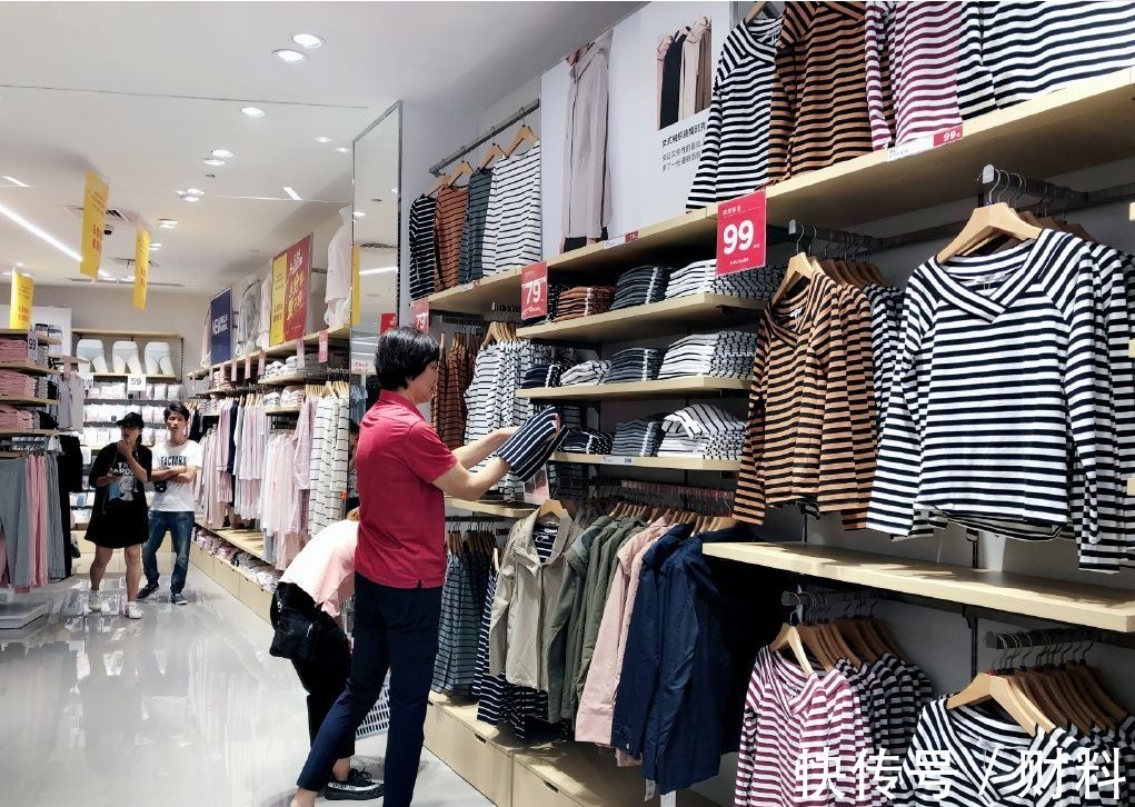 拉夏贝尔 除了南极人,还有4家知名品牌转行“卖吊牌”,以后买衣服要留意