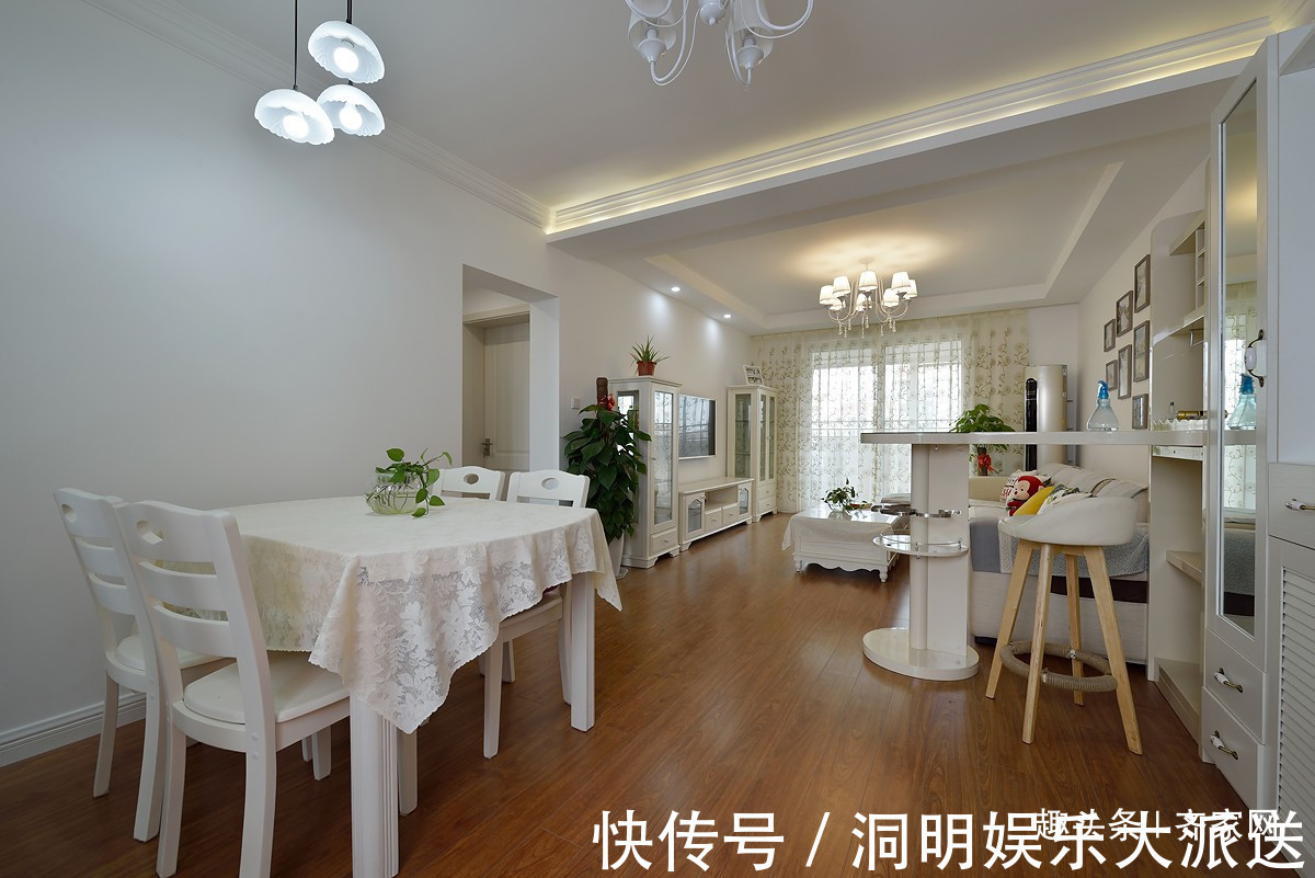 混搭|简约混搭二居,客厅照片墙存储家庭回忆,U型厨房设计,方便实用